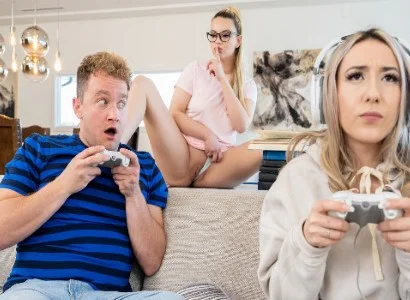 cô bạn gái mê game quá nên bị bạn thân lấy mất người yêu