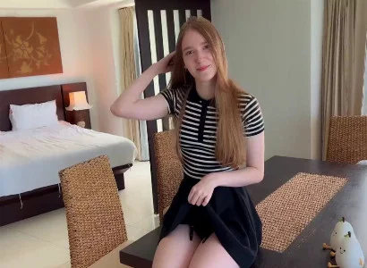 Anh chàng cô đơn đi nghỉ gạ tình cô lễ tân