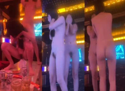 Nữ vũ công phô diễn điệu múa thoát y nóng bỏng chốn karaoke